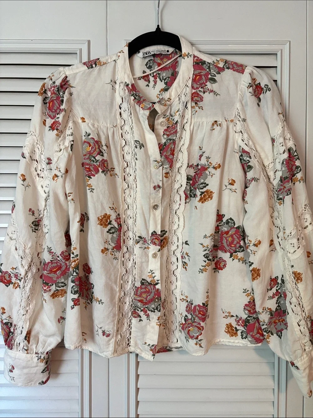 Zara Cream Floral Lace-Trim Button Front Blouse - Pink & Gold Roses Size Meduim - Picture 2 of 9